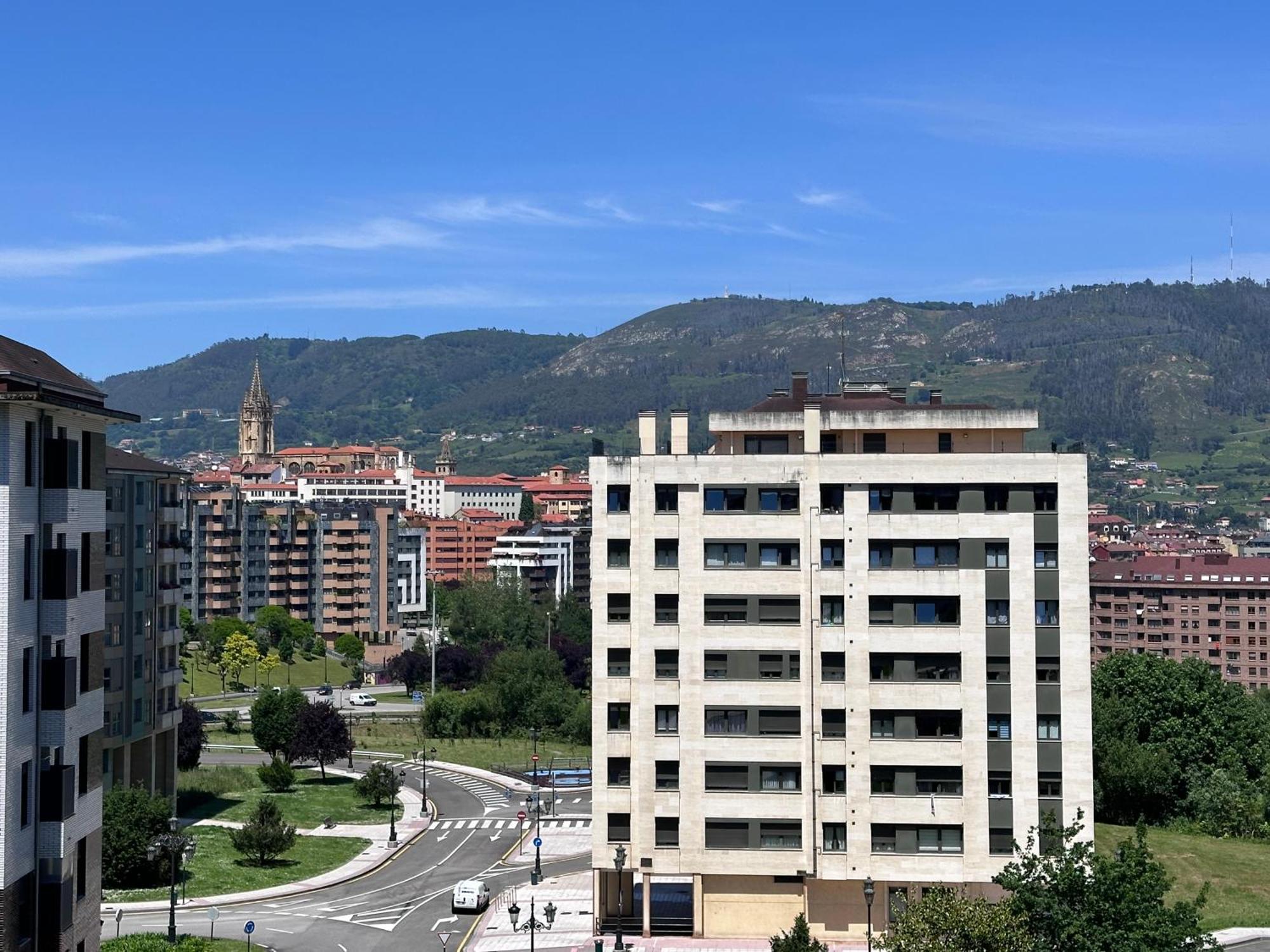Acogedor Apartamento Con Vistas A La Catedral Y Parking Oviedo Exterior photo
